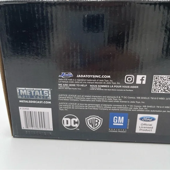 DC Comics Bombshells CATWOMAN & 1959 CADILLAC Coupe Deville Metals Die Cast NEW - Picture 12 of 12